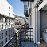 Icarus Homes -Cape Town Mountain View